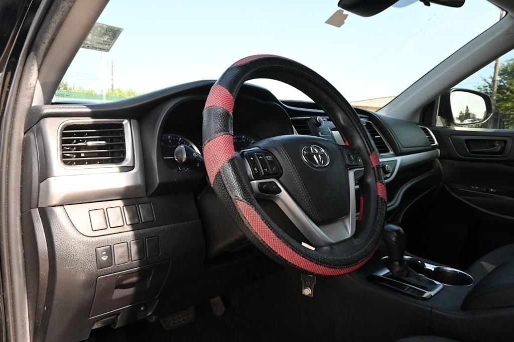 Thumbnail: 2019 Toyota Highlander - 11