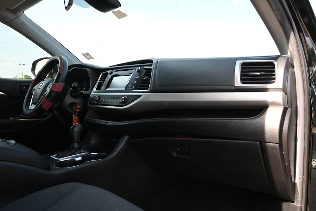 Thumbnail: 2019 Toyota Highlander - 12