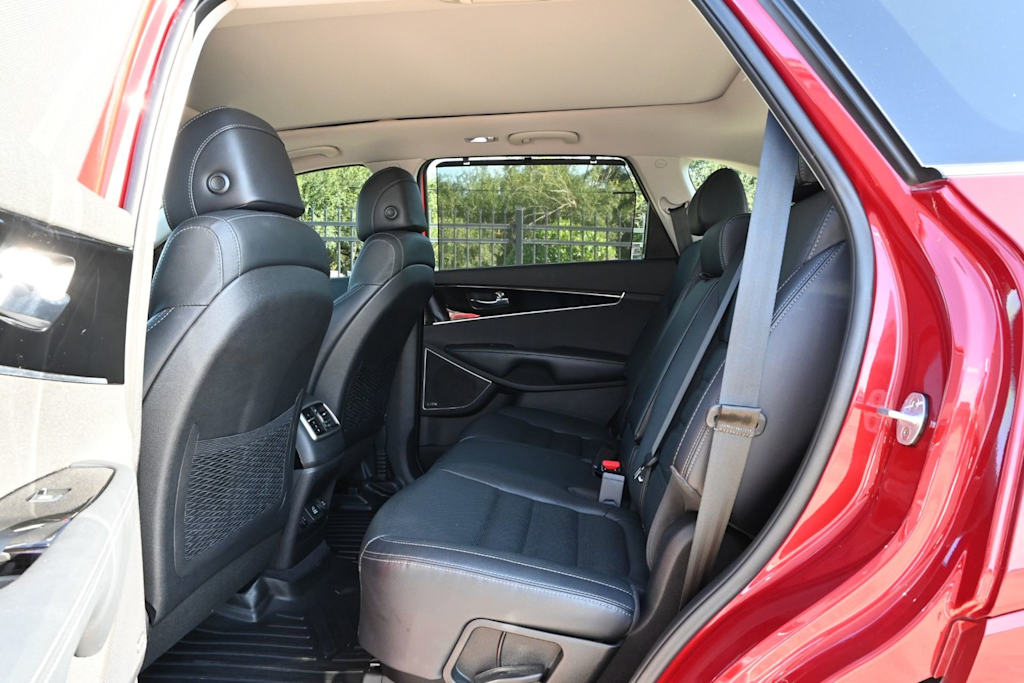 Thumbnail: 2017 Kia Sorento - 12