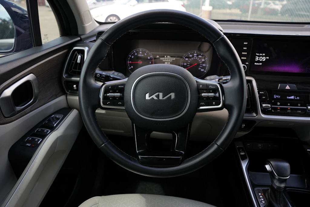 Thumbnail: 2022 Kia Sorento - 8