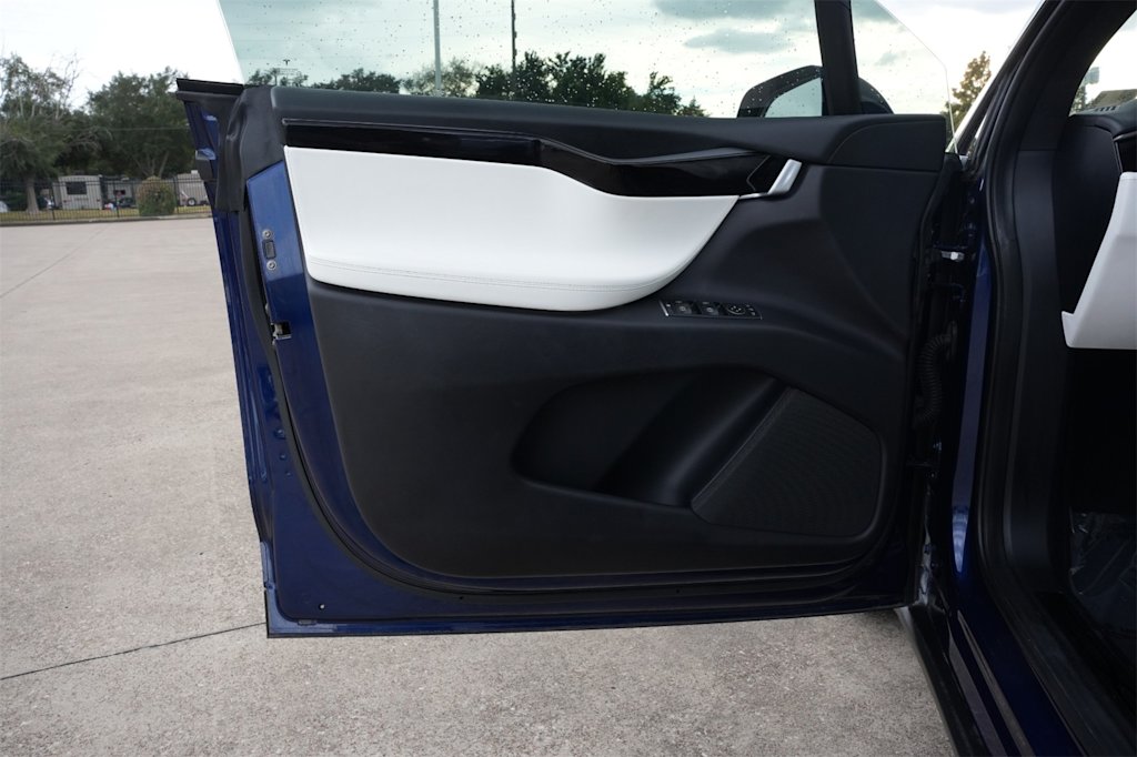 Thumbnail: 2019 Tesla Model X - 23