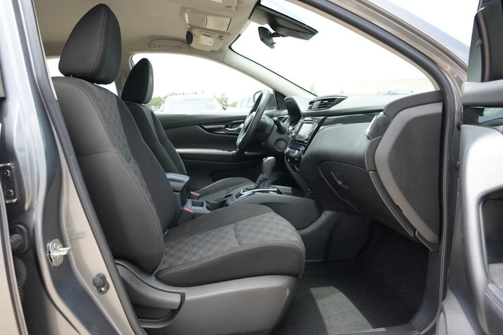 Thumbnail: 2020 Nissan Rogue Sport - 25