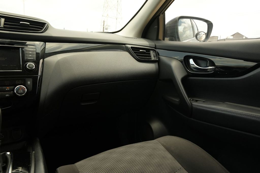 Thumbnail: 2020 Nissan Rogue Sport - 20
