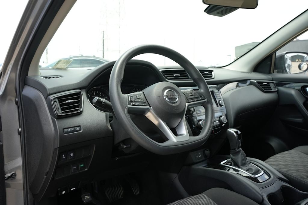 Thumbnail: 2020 Nissan Rogue Sport - 12