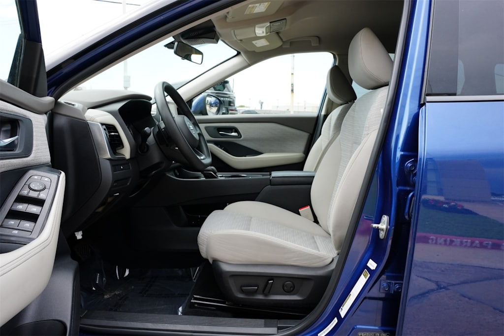 Thumbnail: 2021 Nissan Rogue - 11
