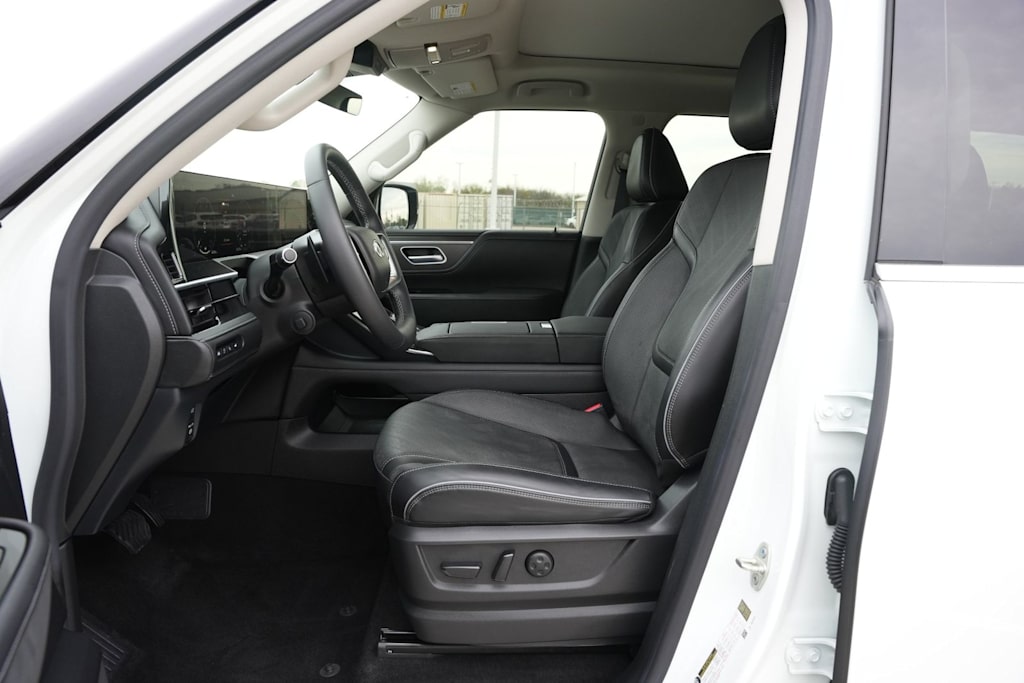 Thumbnail: 2025 INFINITI QX80 - 10