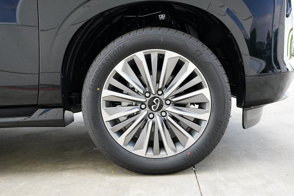 Thumbnail: 2025 INFINITI QX80 - 8