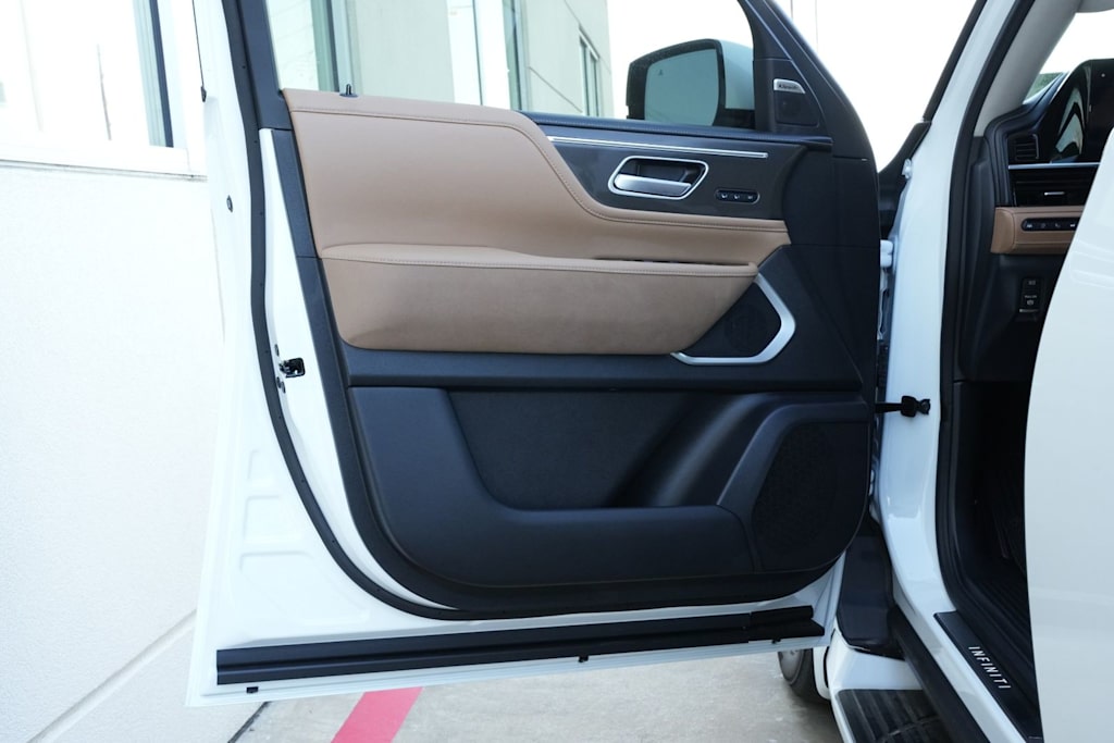Thumbnail: 2026 INFINITI QX80 - 25