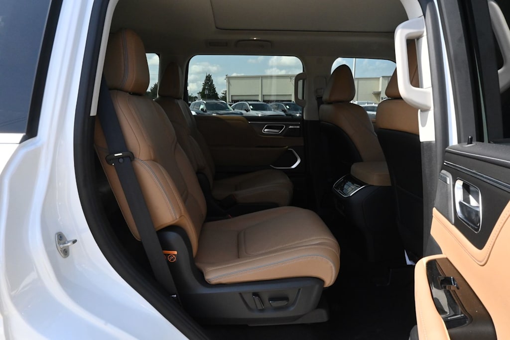 Thumbnail: 2026 INFINITI QX80 - 28