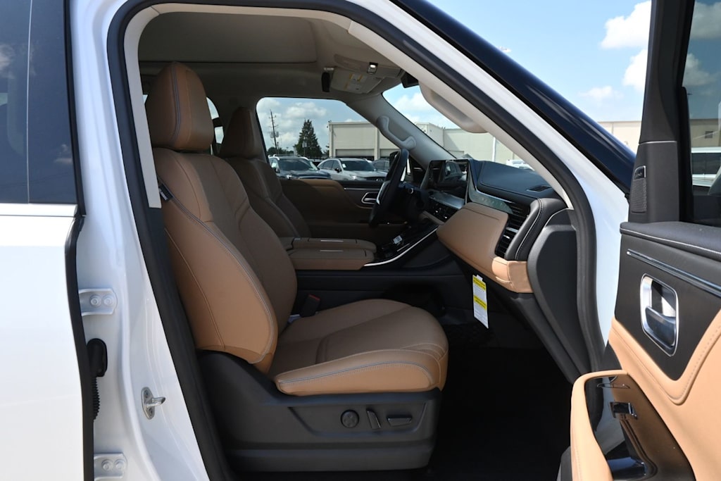 Thumbnail: 2026 INFINITI QX80 - 12