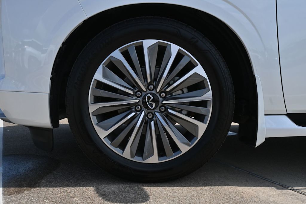 Thumbnail: 2026 INFINITI QX80 - 8
