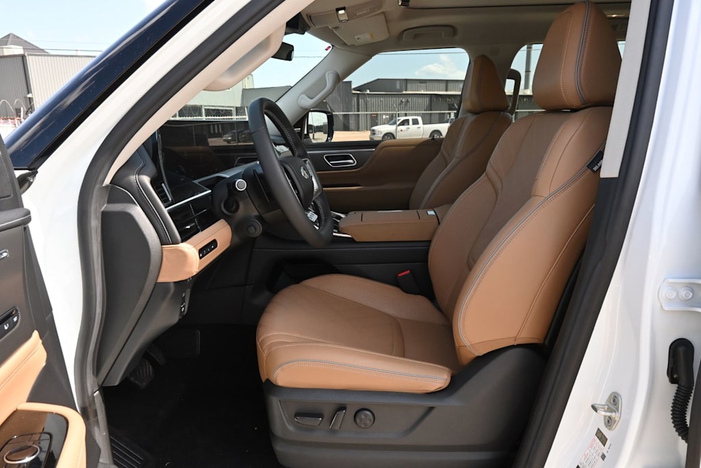 Thumbnail: 2026 INFINITI QX80 - 11