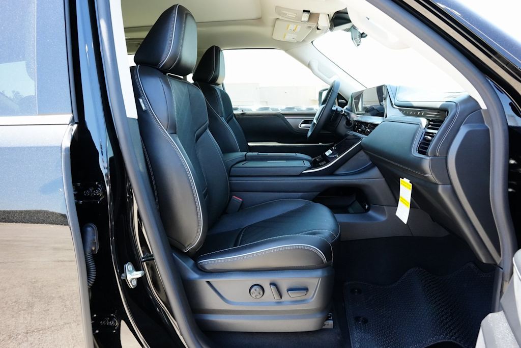 Thumbnail: 2025 INFINITI QX80 - 12