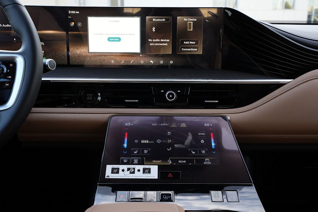 Thumbnail: 2026 INFINITI QX80 - 16