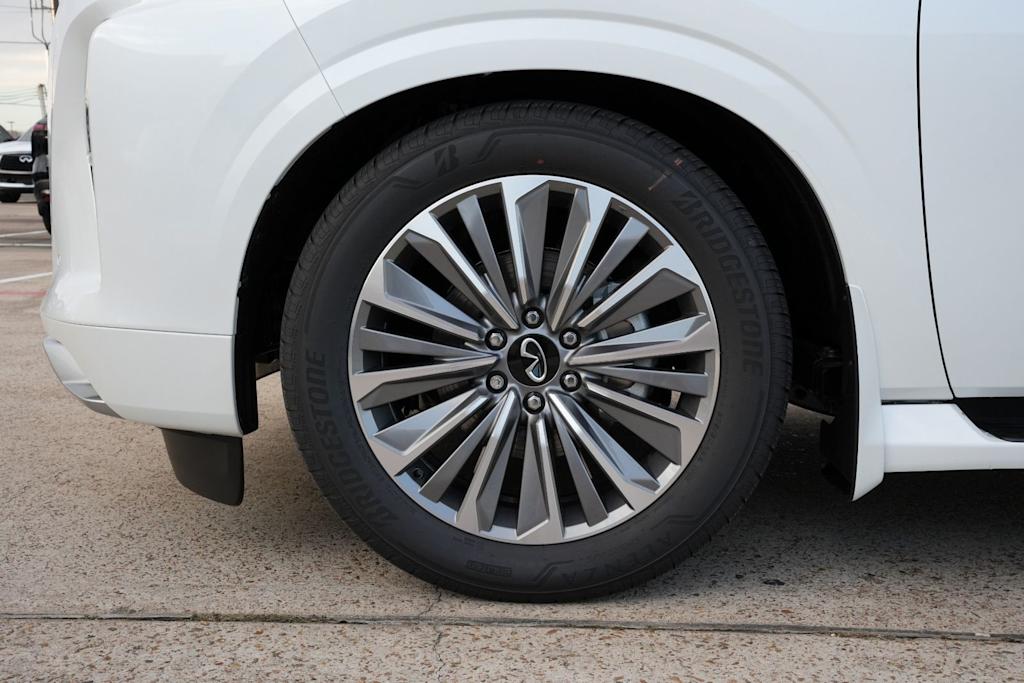 Thumbnail: 2026 INFINITI QX80 - 8