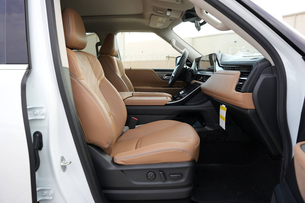 Thumbnail: 2026 INFINITI QX80 - 12