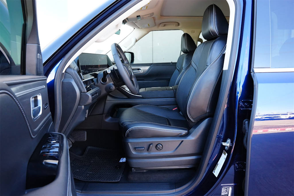 Thumbnail: 2025 INFINITI QX80 - 10