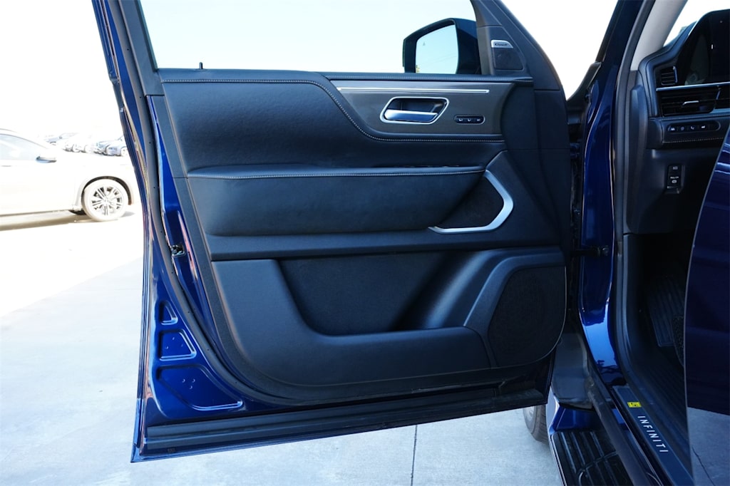 Thumbnail: 2025 INFINITI QX80 - 25