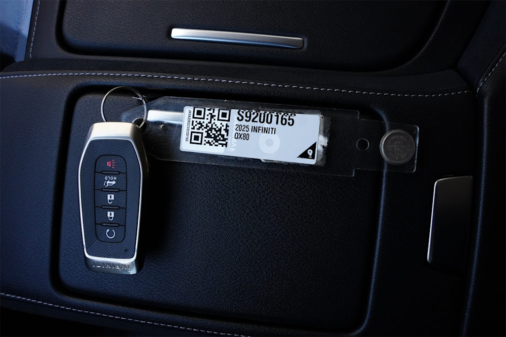 Thumbnail: 2025 INFINITI QX80 - 17