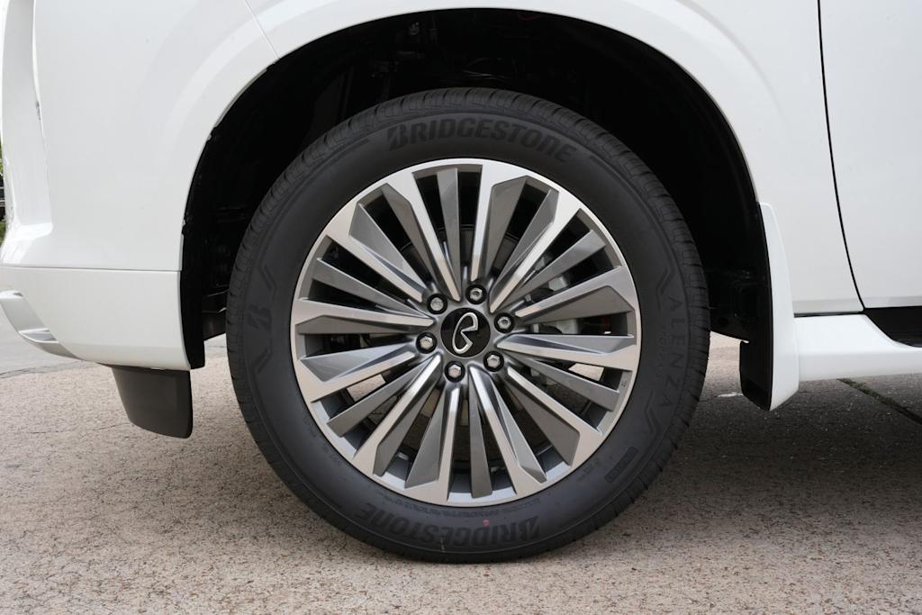 Thumbnail: 2026 INFINITI QX80 - 7