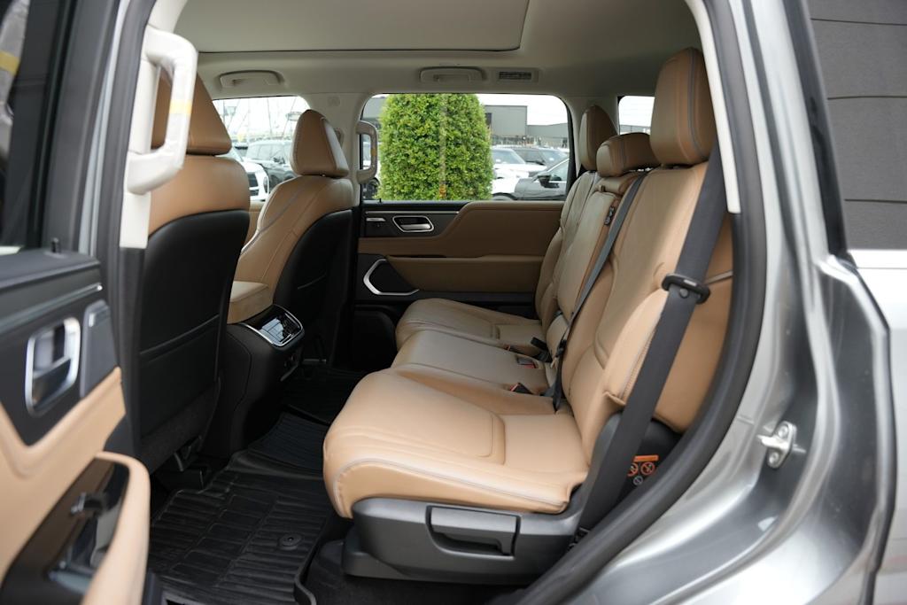 Thumbnail: 2026 INFINITI QX80 - 12