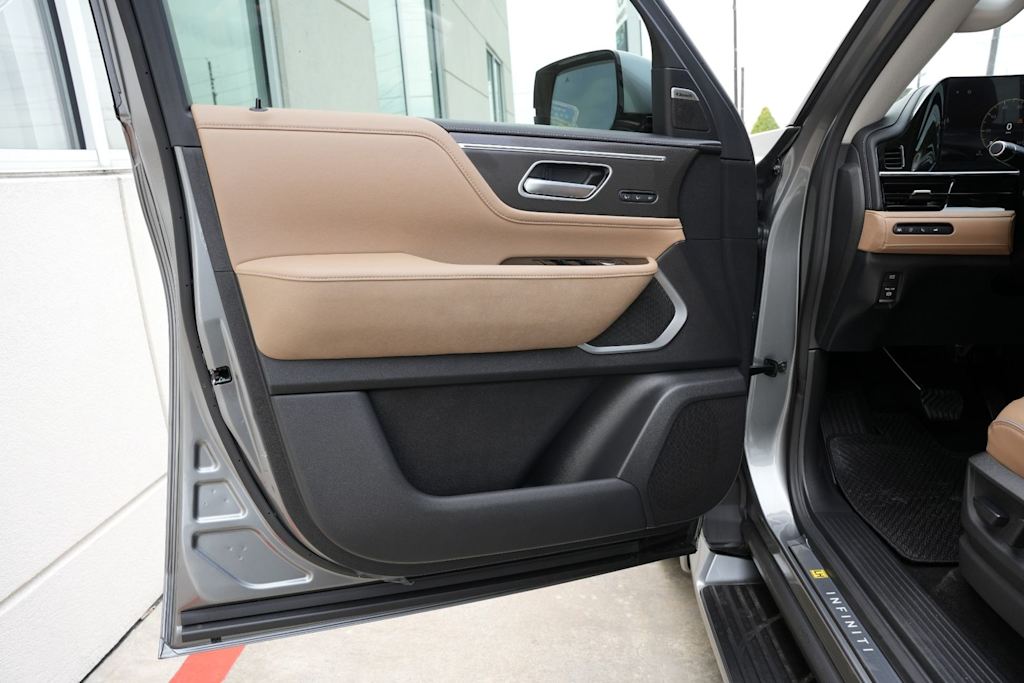 Thumbnail: 2026 INFINITI QX80 - 26