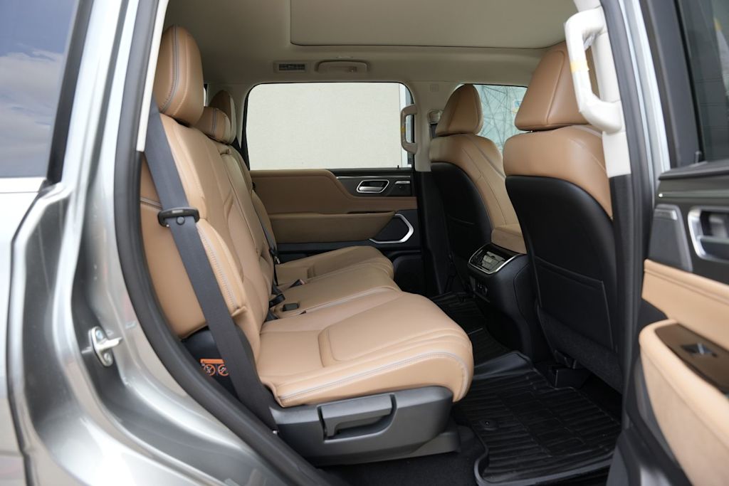 Thumbnail: 2026 INFINITI QX80 - 27