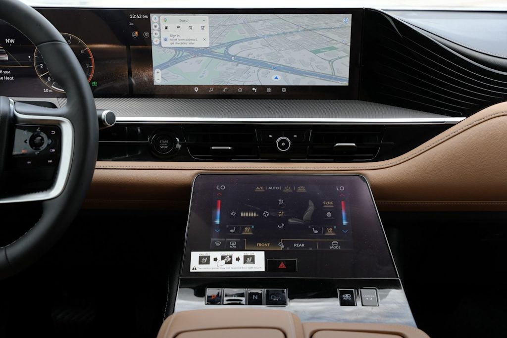 Thumbnail: 2026 INFINITI QX80 - 14