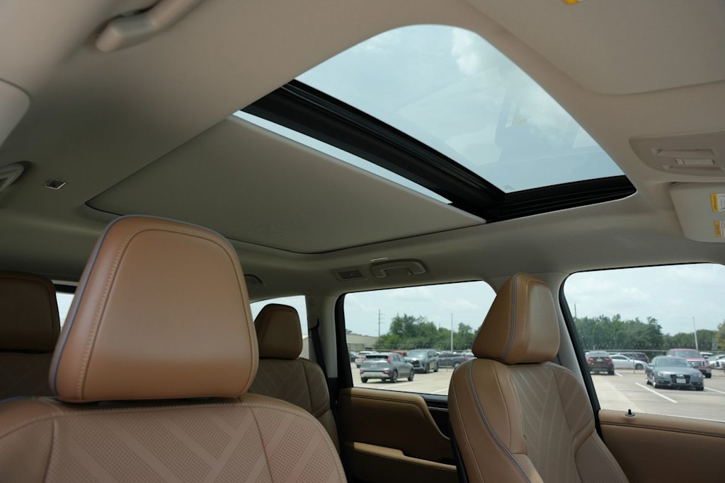 Thumbnail: 2026 INFINITI QX80 - 26