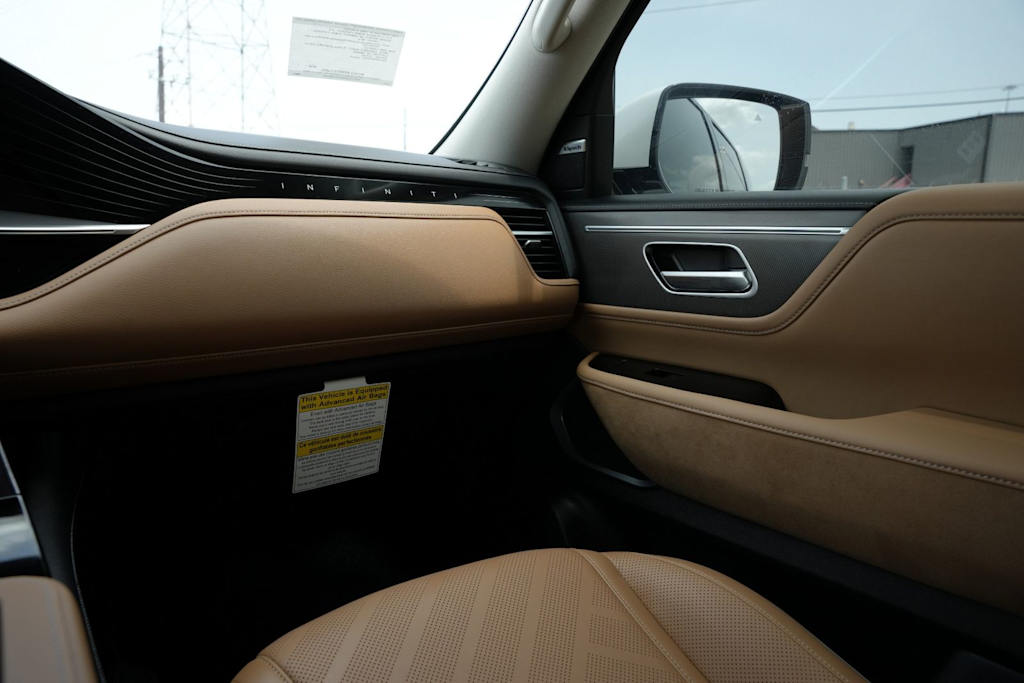 Thumbnail: 2026 INFINITI QX80 - 19