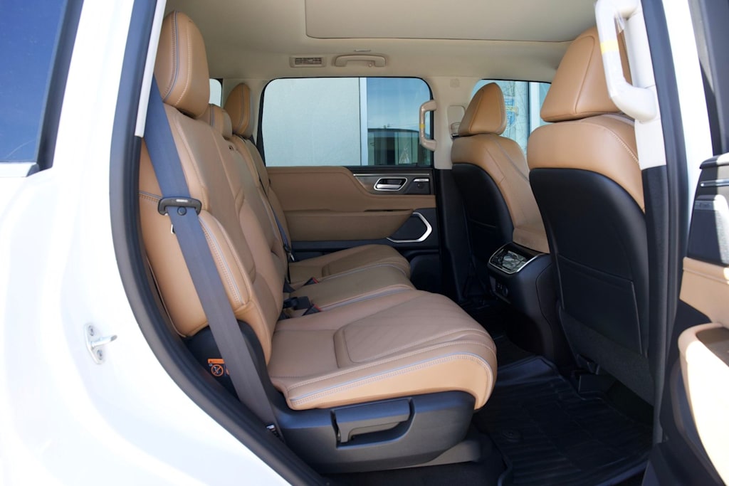 Thumbnail: 2026 INFINITI QX80 - 23