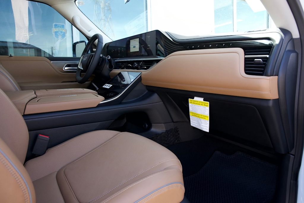 Thumbnail: 2026 INFINITI QX80 - 14