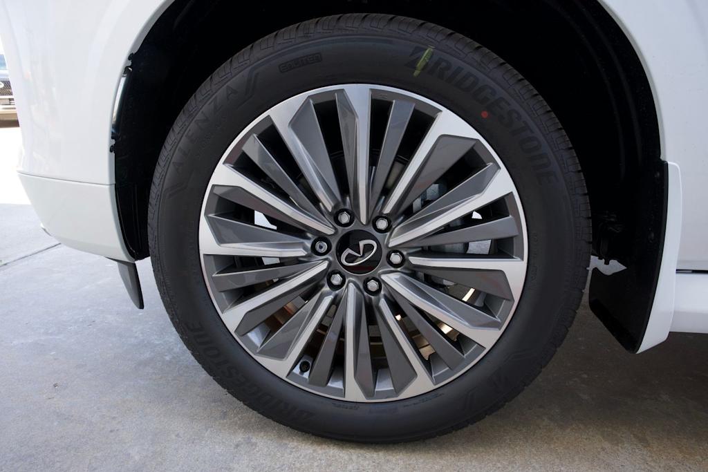 Thumbnail: 2026 INFINITI QX80 - 8
