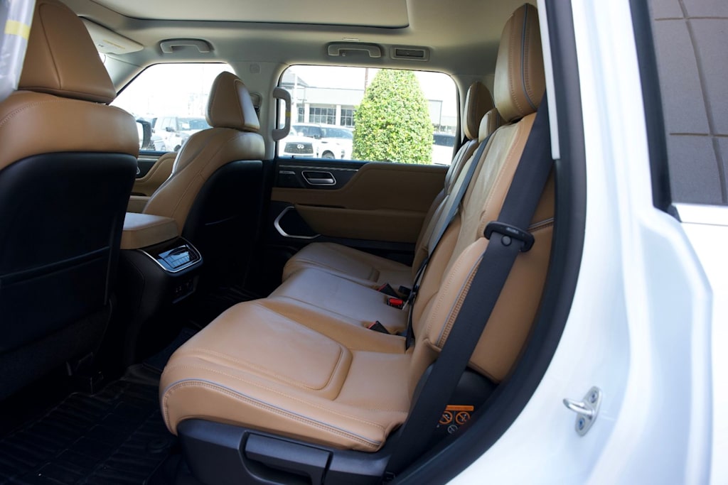 Thumbnail: 2026 INFINITI QX80 - 12
