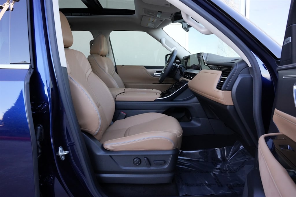 Thumbnail: 2025 INFINITI QX80 - 12