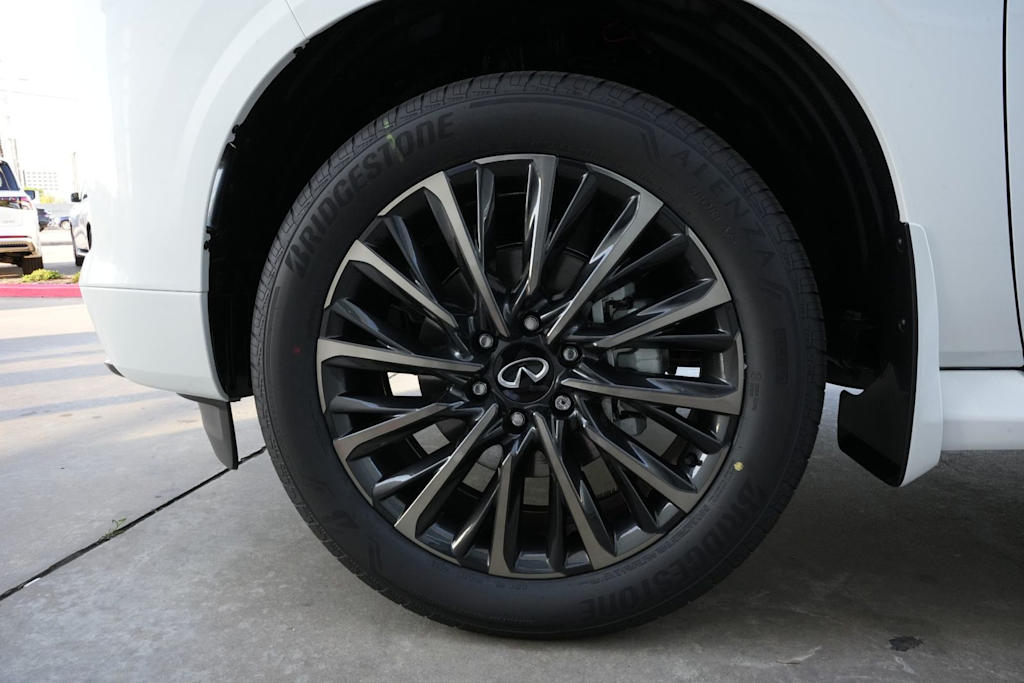 Thumbnail: 2026 INFINITI QX80 - 8