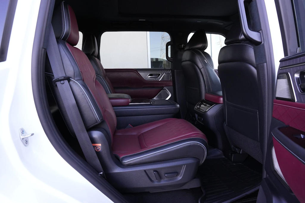 Thumbnail: 2026 INFINITI QX80 - 25