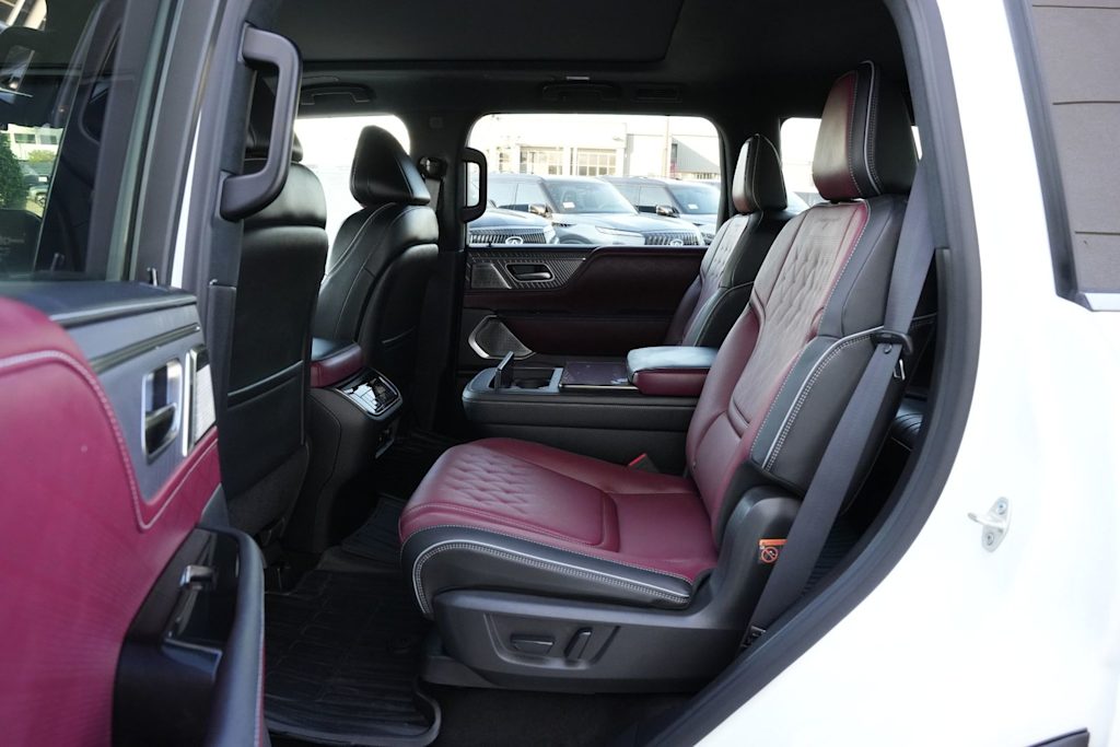 Thumbnail: 2026 INFINITI QX80 - 12