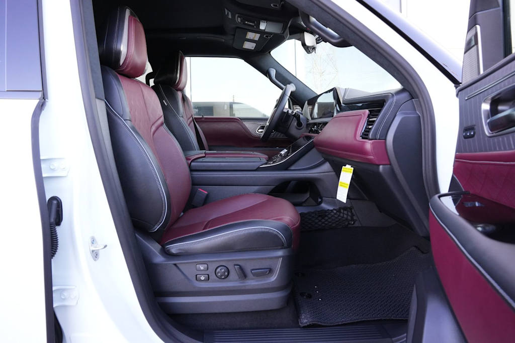 Thumbnail: 2026 INFINITI QX80 - 11