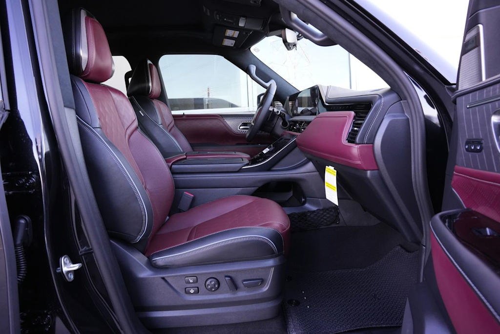 Thumbnail: 2026 INFINITI QX80 - 12