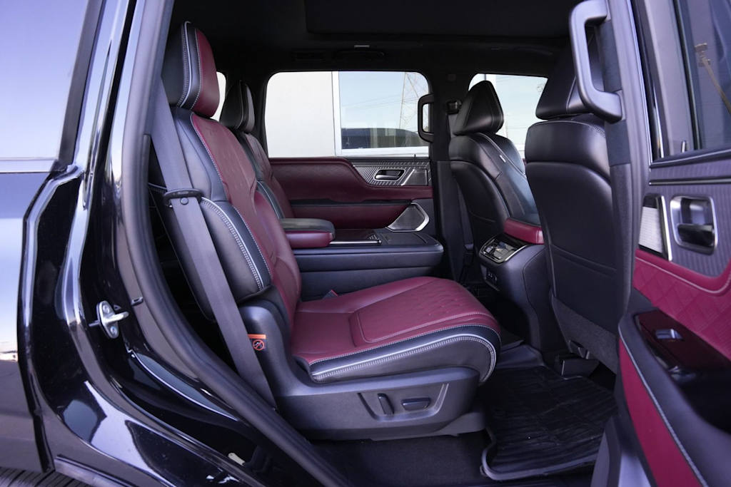 Thumbnail: 2026 INFINITI QX80 - 26