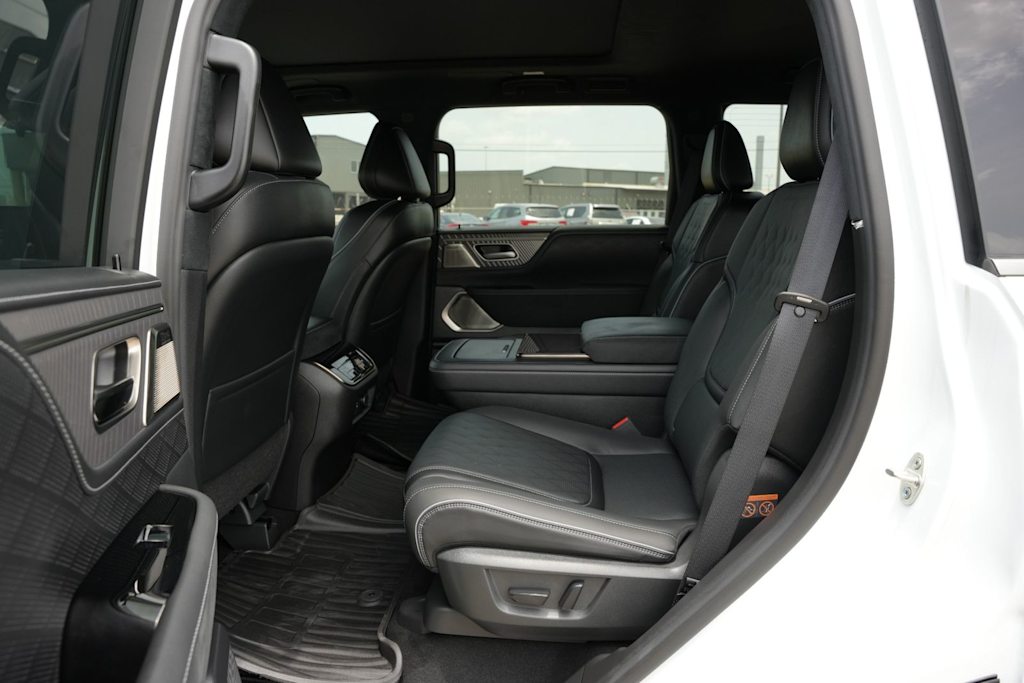 Thumbnail: 2026 INFINITI QX80 - 12
