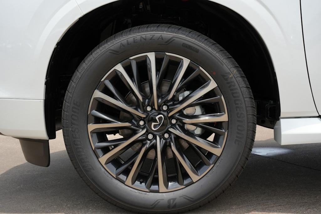Thumbnail: 2026 INFINITI QX80 - 7
