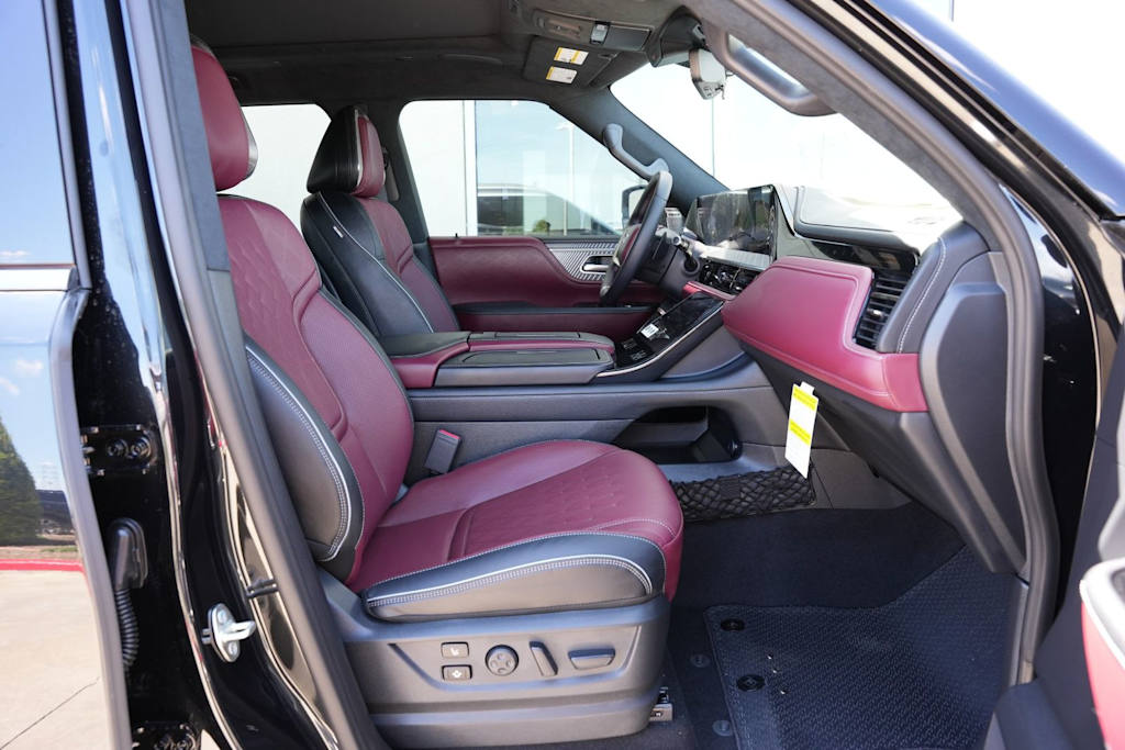 Thumbnail: 2026 INFINITI QX80 - 12