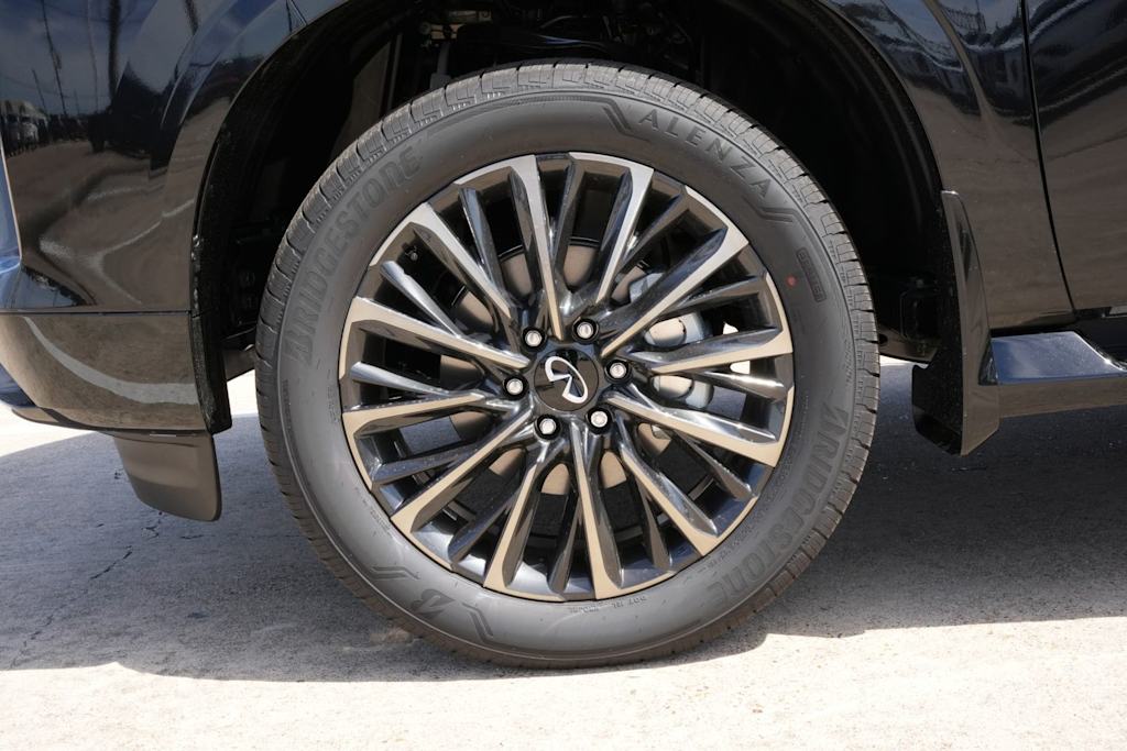 Thumbnail: 2026 INFINITI QX80 - 8
