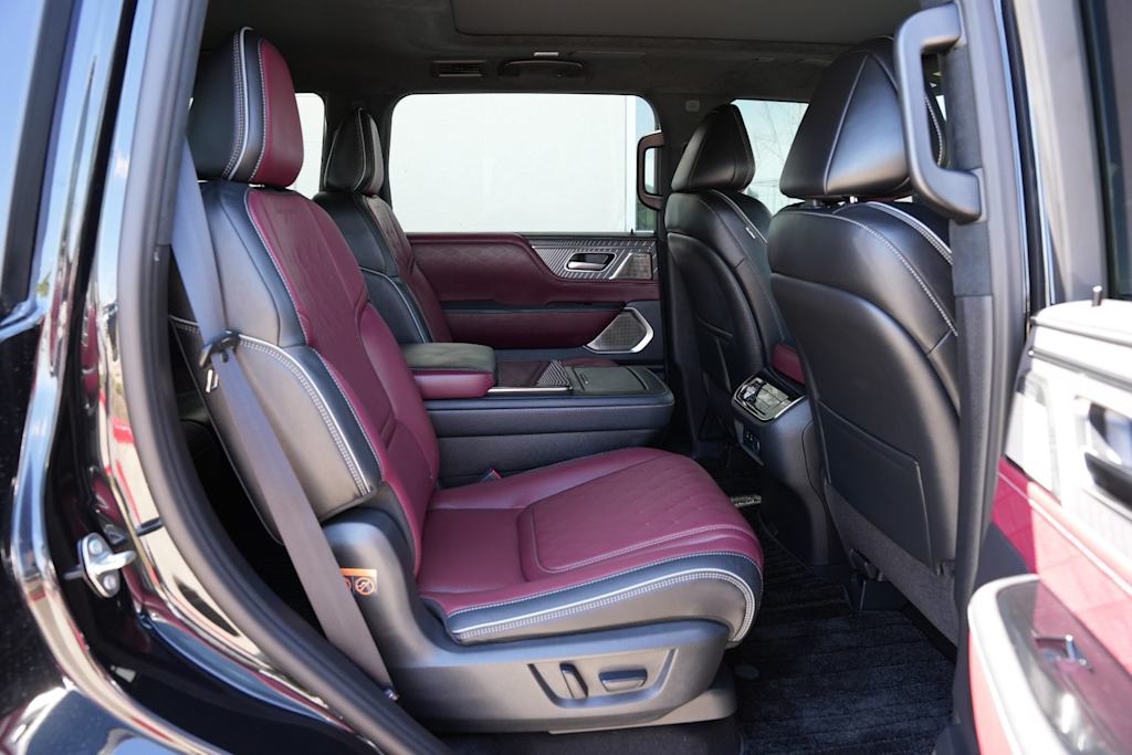 Thumbnail: 2026 INFINITI QX80 - 25