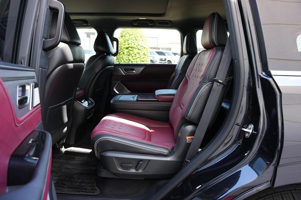 Thumbnail: 2026 INFINITI QX80 - 13