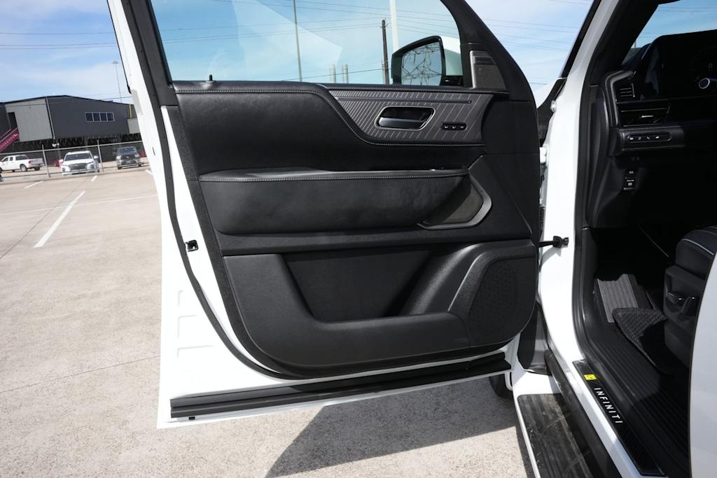 Thumbnail: 2026 INFINITI QX80 - 25