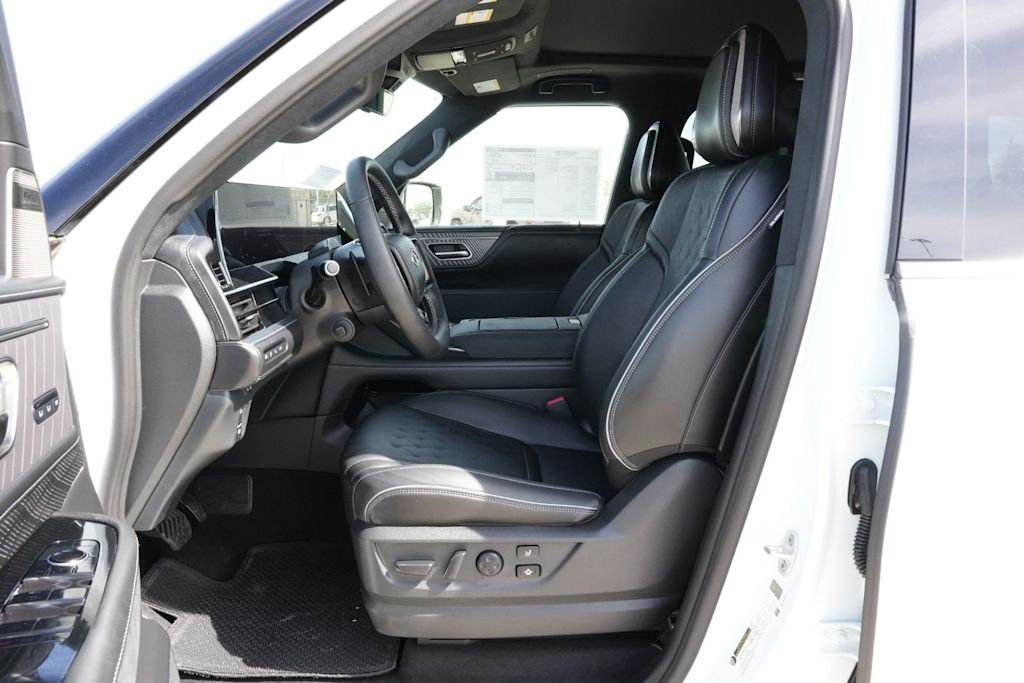 Thumbnail: 2026 INFINITI QX80 - 10