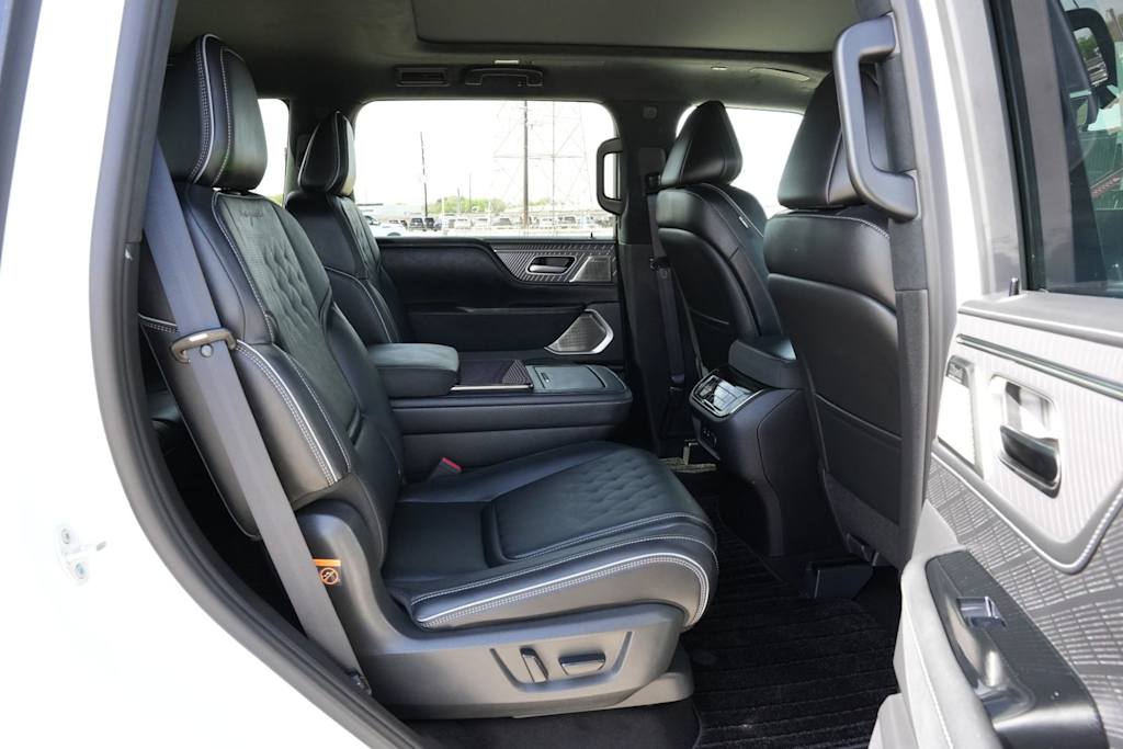 Thumbnail: 2026 INFINITI QX80 - 26